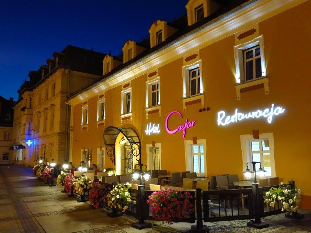 Hotel Restauracja Caspar 옐레니아구라 외부 사진