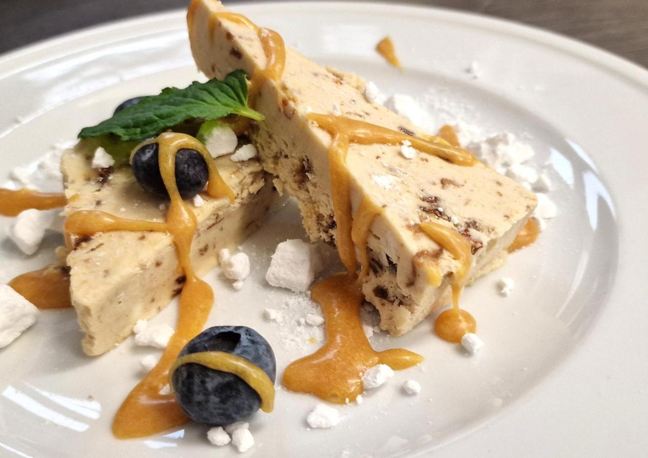 Hotel Restauracja Caspar 옐레니아구라 외부 사진