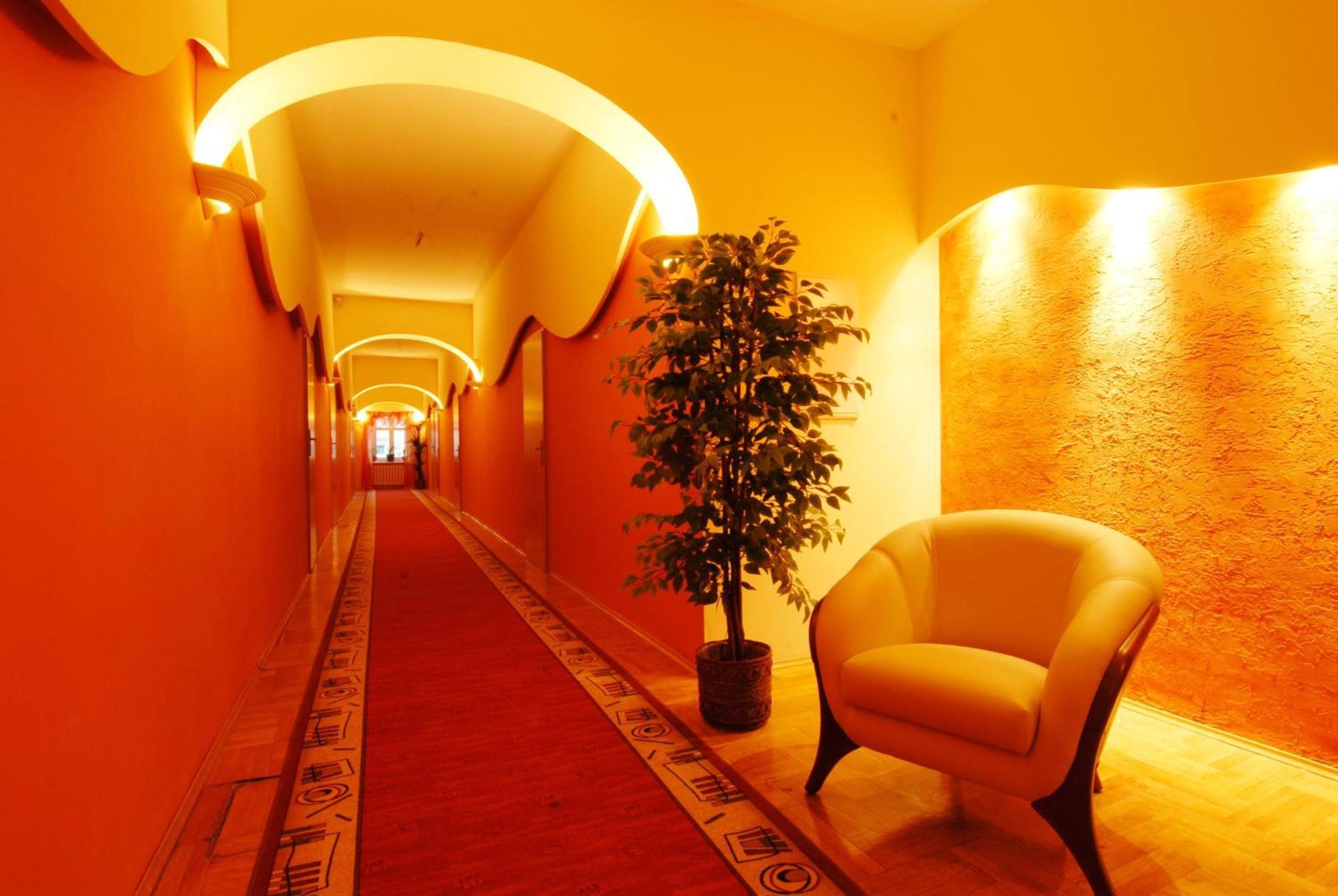 Hotel Restauracja Caspar 옐레니아구라 외부 사진