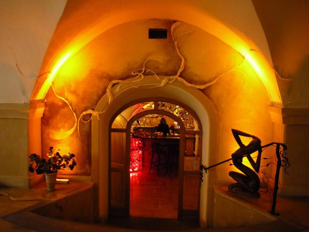 Hotel Restauracja Caspar 옐레니아구라 외부 사진
