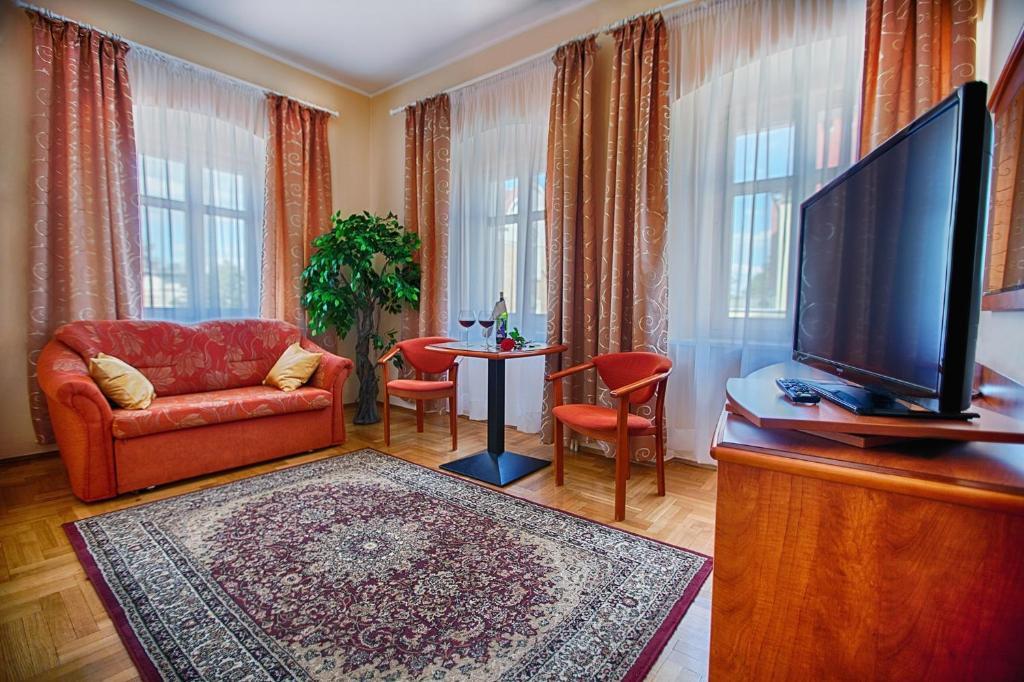 Hotel Restauracja Caspar 옐레니아구라 외부 사진
