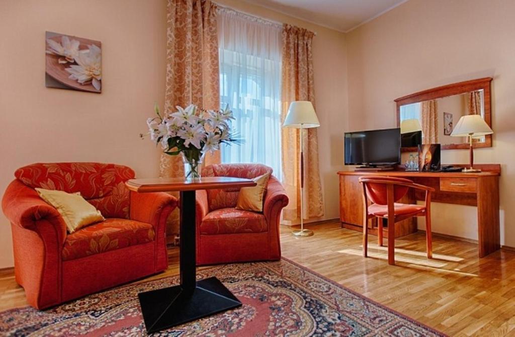 Hotel Restauracja Caspar 옐레니아구라 객실 사진