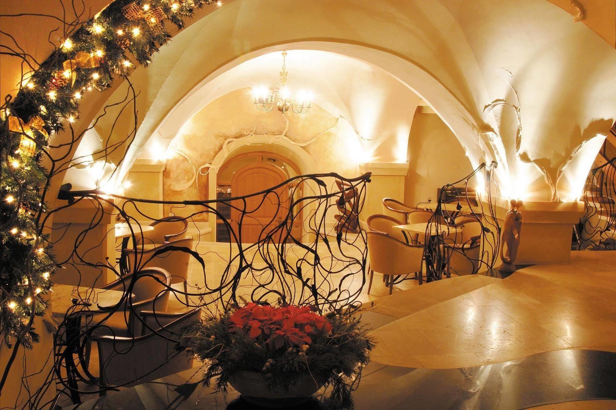 Hotel Restauracja Caspar 옐레니아구라 외부 사진