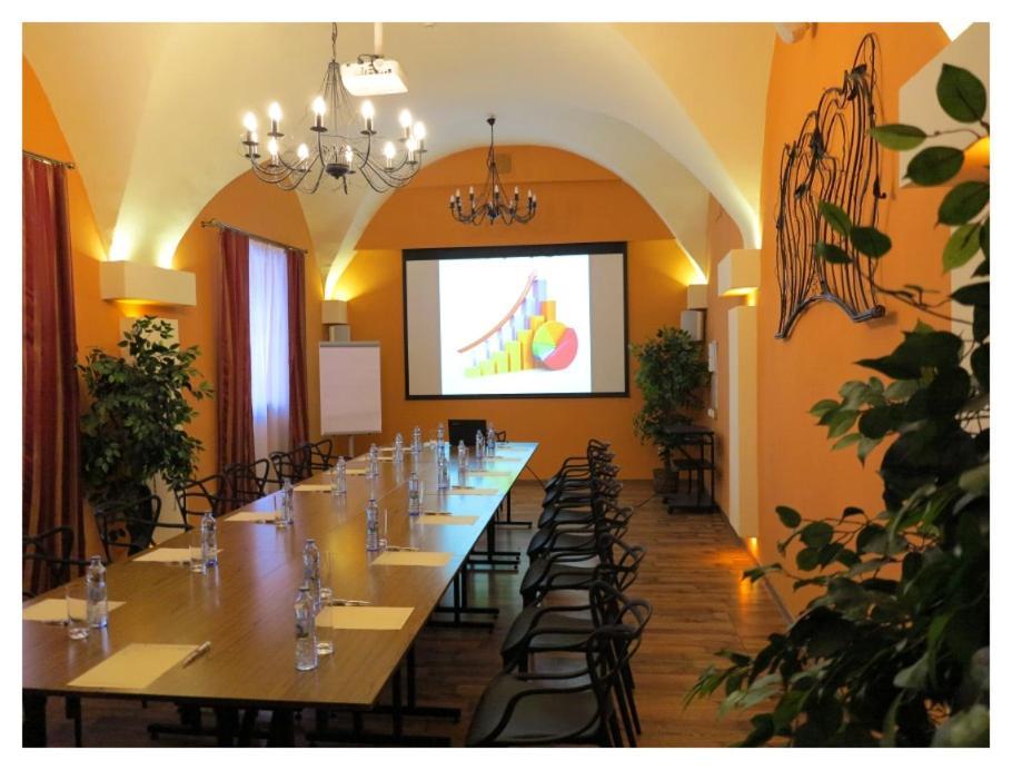 Hotel Restauracja Caspar 옐레니아구라 외부 사진