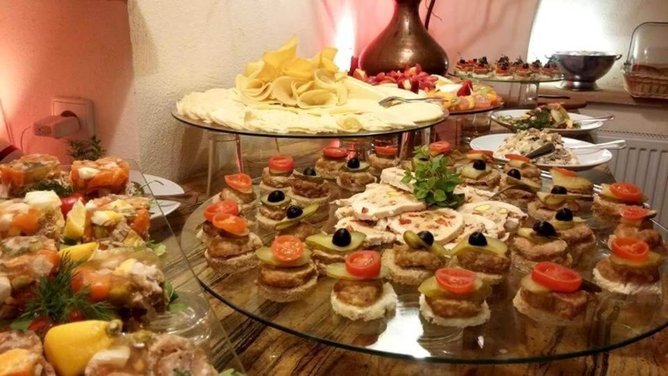 Hotel Restauracja Caspar 옐레니아구라 외부 사진